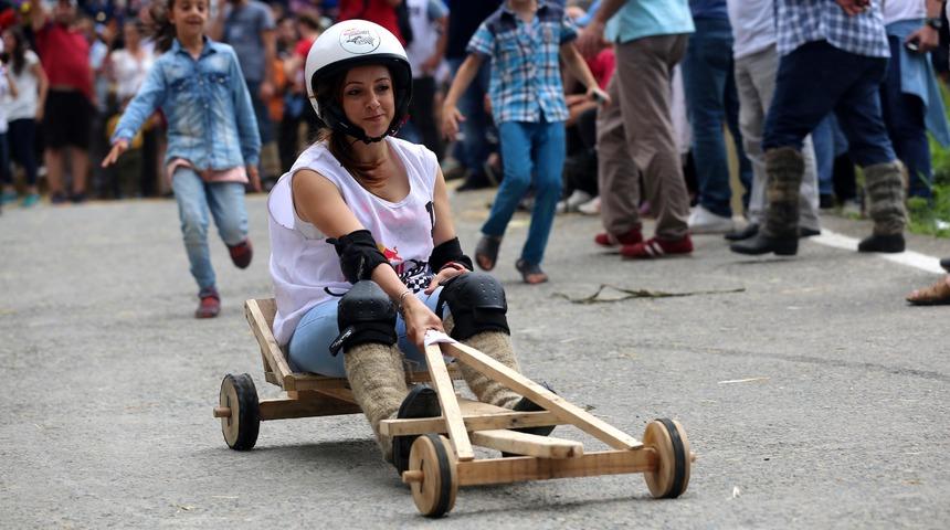 'Formulaz' tahta araba yarışları nefes kesti