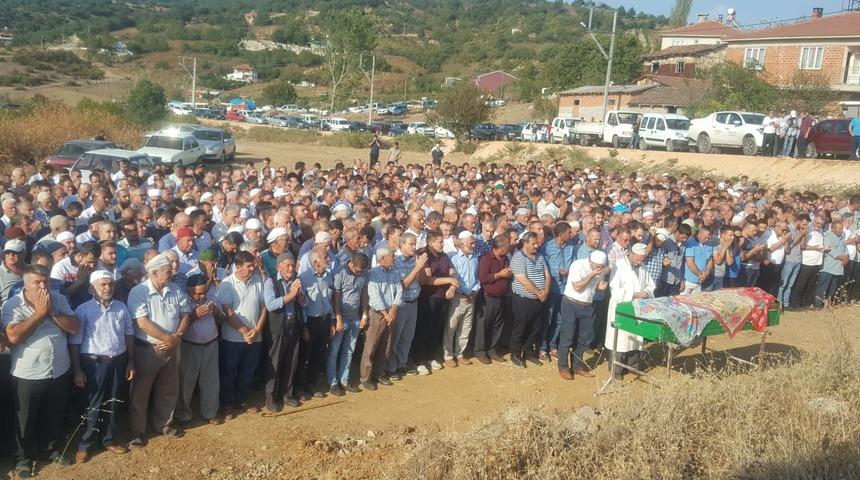 Karnındaki bebeğiyle eşini, g&ouml;zyaşlarıyla uğurladı