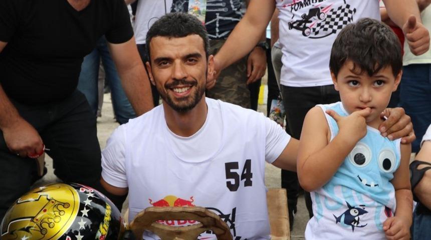 Kenan Sofuoğlu, Formulaz Tahta Araba Şenliği sırasında hafif yaralandı