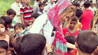 Gamze Özçelik bayramda Somalili çocuklar sevindirdi