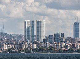 Guardian: 'Türk Lirası'ndaki krizi İstanbul'un siluetinde görmek mümkün'