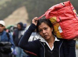 Venezuela milyonlarca kişiyi göçe zorlayan ekonomik krize nasıl girdi?