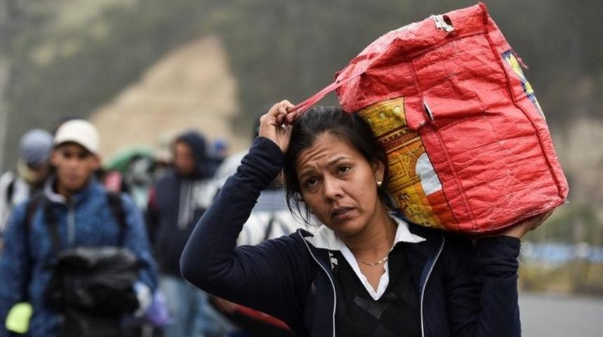 Venezuela milyonlarca kişiyi göçe zorlayan ekonomik krize nasıl girdi?