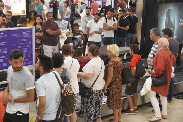 Atatürk Havalimanı’nda tatil dönüşü yoğunluğu