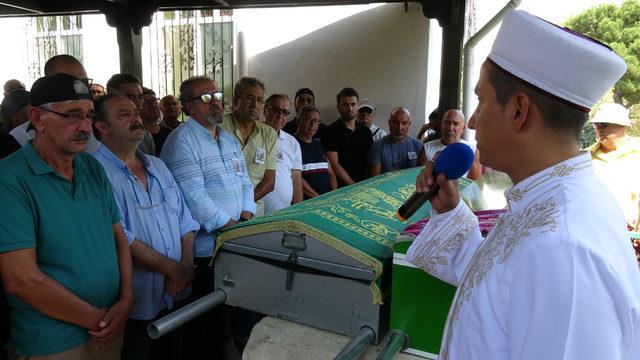 Sanat&ccedil;ı Toron Karacaoğlu, Altınoluk ta son yolculuğa uğurlandı 2