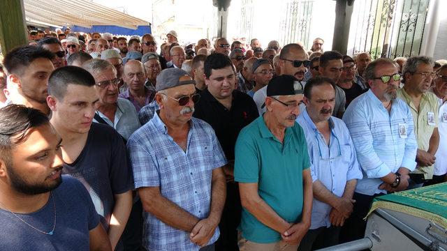 Sanat&ccedil;ı Toron Karacaoğlu, Altınoluk ta son yolculuğa uğurlandı 3