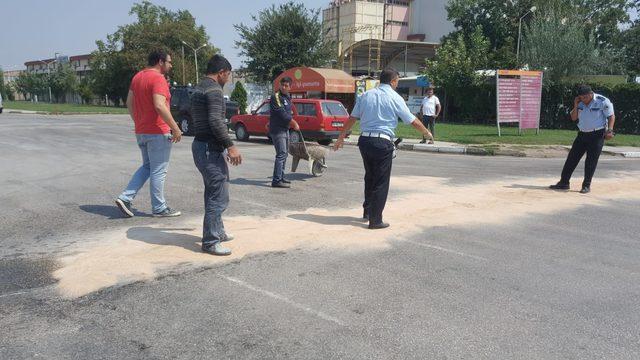 TIR'dan dökülen mazot kazaya neden oldu; 2 yaralı