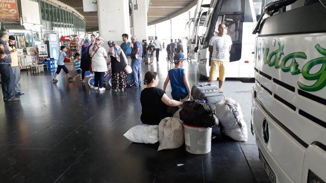 İzmir Otogarı'nda bayram dönüşü yoğunluğu