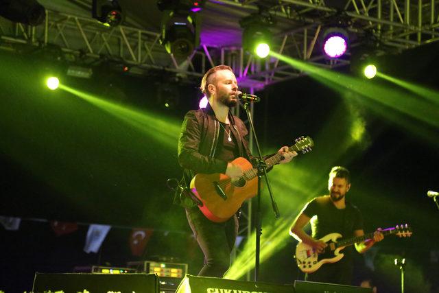 Emre Aydın, yayla şenliğinde coşturdu