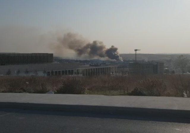 Arnavutköy'de fabrika yangını (1)