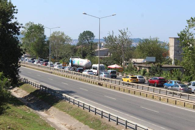 Karadeniz Sahil Yolu'nda dönüş yoğunluğu