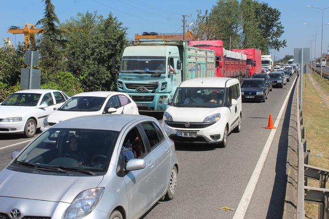 Karadeniz Sahil Yolu'nda dönüş yoğunluğu