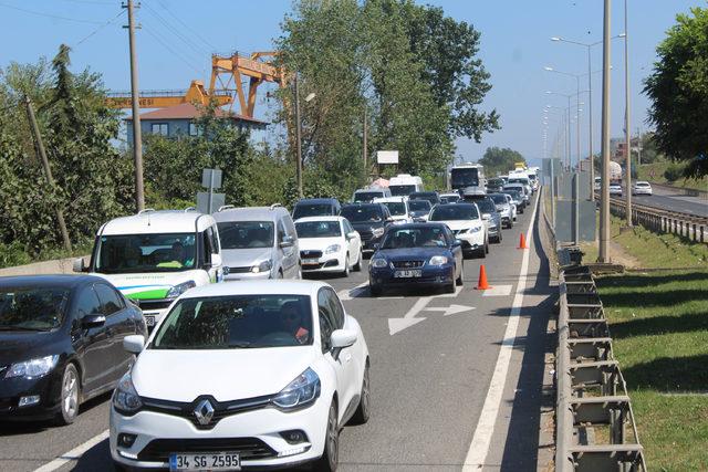 Karadeniz Sahil Yolu'nda dönüş yoğunluğu