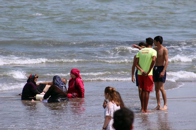Tatilde n&uuml;fusu 15 kat artan Karasu da hastaneler doldu, taştı 1