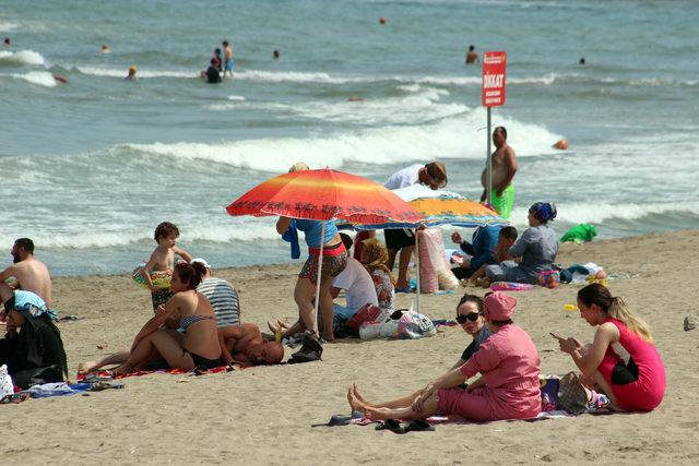 Tatilde n&uuml;fusu 15 kat artan Karasu da hastaneler doldu, taştı 2