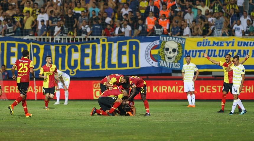 MAÇ ÖZETİ | Göztepe 1 - 0 Fenerbahçe (Spor Toto Süper Lig 3. hafta puan durumu)