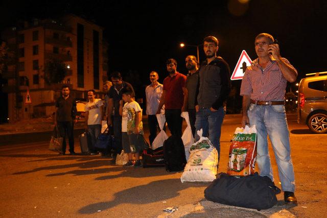 Diyarbakır'dan aldığı 15 'İstanbul' yolcusunu Siverek'te indirdi