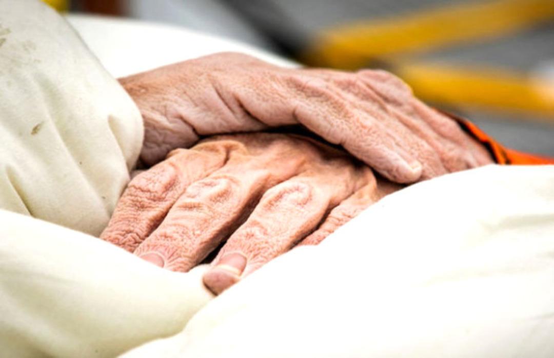 50 saatten fazla suda durunca elleri ve ayakları bu hale geldi