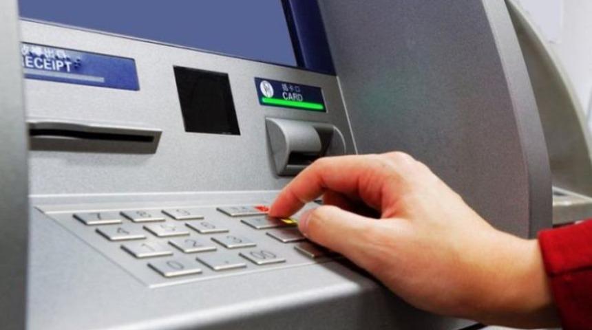  Amcası &ouml;ld&uuml;kten 2 dakika sonra banka hesabını boşalttı!