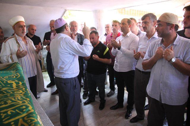 Kazada &ouml;len Rizeli &uuml;nl&uuml; t&uuml;rk&uuml;c&uuml; toprağa verildi 2