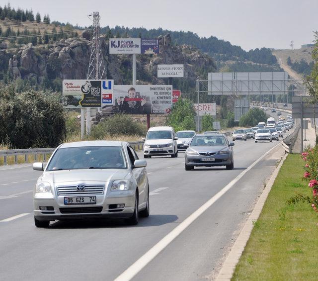 Afyonkarahisar'da tatil dönüşü trafiği