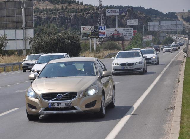 Afyonkarahisar'da tatil dönüşü trafiği