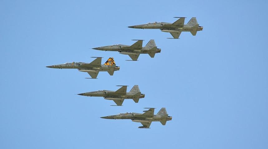 İran'da F-5 savaş uçağı düştü: Pilot öldü, yardımcı pilot hayatta