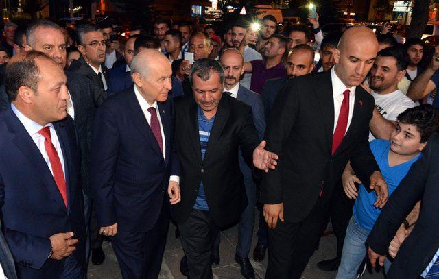 MHP lideri Bahçeli Erzurum'da coşkuyla karşılandı