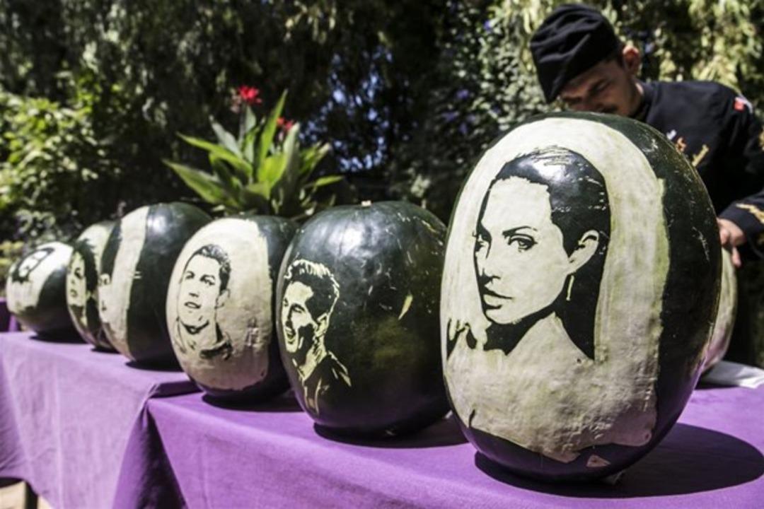 D&uuml;nyaca &uuml;nl&uuml; simaları karpuza işledi 