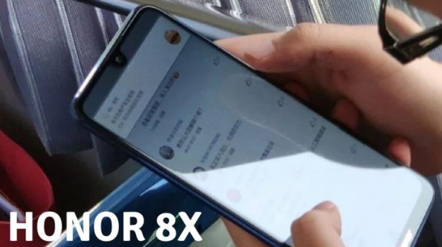 7.12 inçlik devasa ekranıyla dikkat çekiyor 