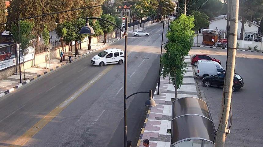 Trafik kazaları mobese kameralarına takıldı