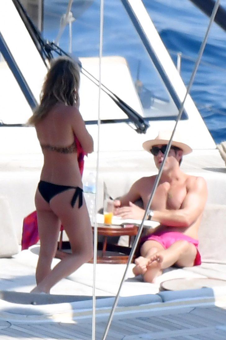 Aile tanışmasına geldi, sere serpe güneşlendi G3