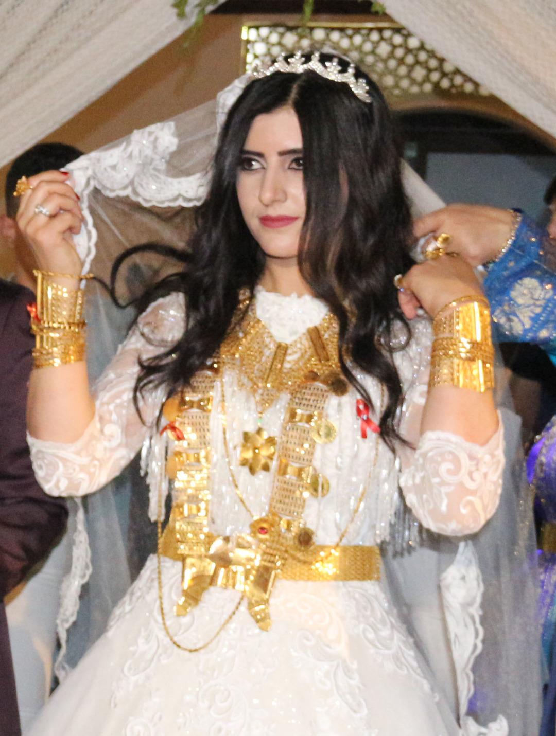 Aşiret gelinini kilolarca altına boğdular! 