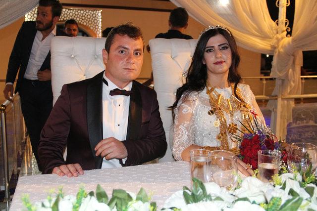 Aşiret düğününde geline 3 kilo altın takıldı 3