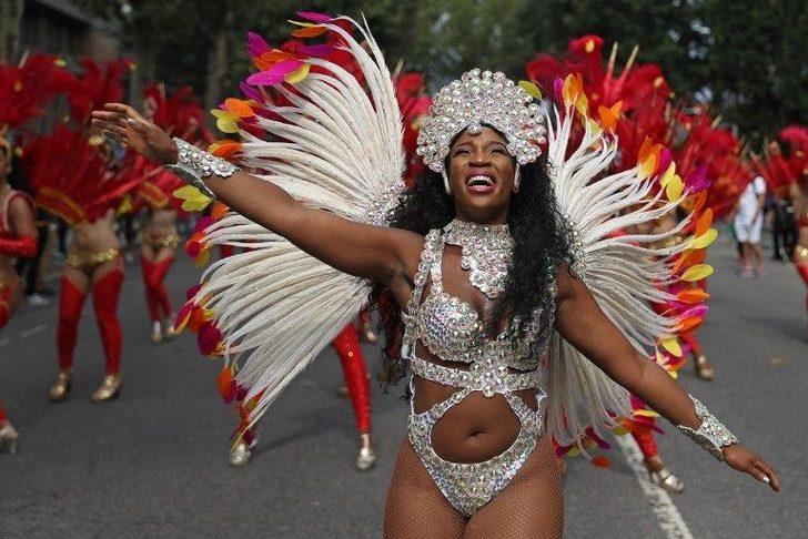 Avrupa'nın en büyük sokak festivali Notting Hill Karnavalı başladı  G5