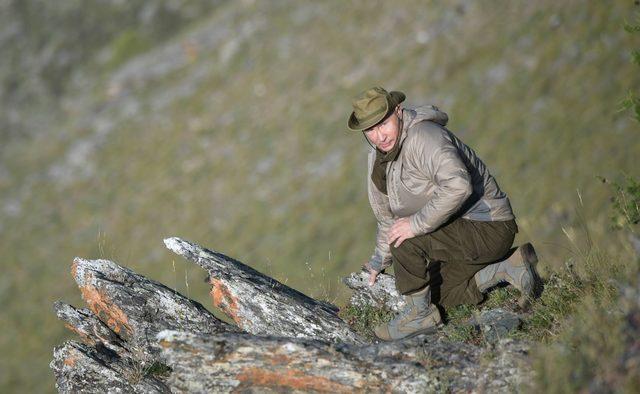 Putin Yenisey'de mantar topladı