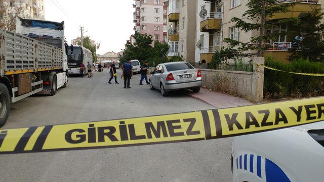 Kendisini takip ettiğini d&uuml;ş&uuml;nd&uuml;ğ&uuml; komşusunu tabancayla yaralayan kişi tutuklandı 3