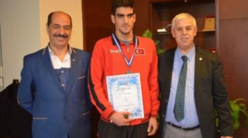 S&ouml;keli Şampiyon Kick Bokscudan Uluslararası Başarı