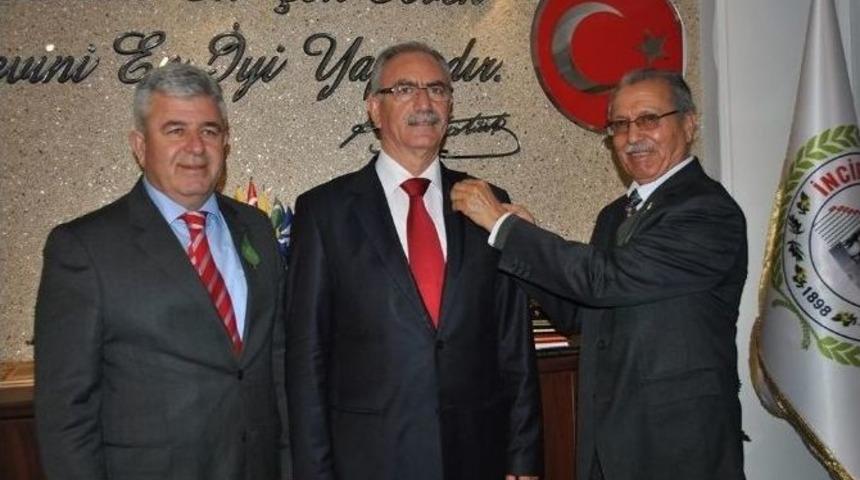 Aydın Tema&rsquo;dan Başkan Kale&rsquo;ye Rozet Ve Teşekk&uuml;r