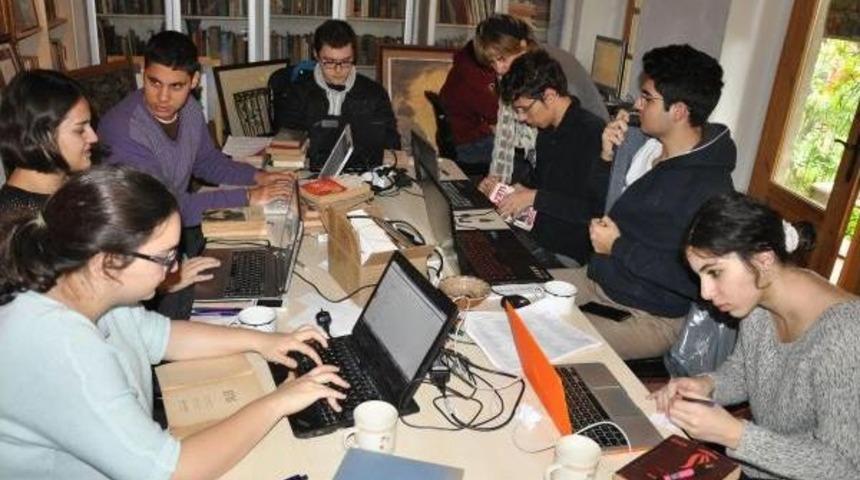 Can Evi K&uuml;t&uuml;phanesi Bilgisayar Ortamına Aktarılıyor