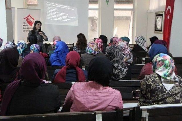 Eyüp’te Aile Ve İletişim Semineri