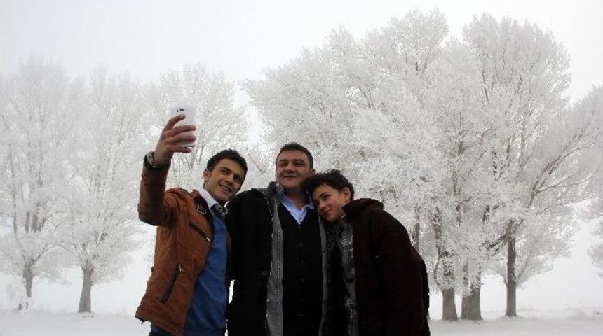 Erzurum&rsquo;a D&uuml;şen Kırağı B&uuml;y&uuml;ledi