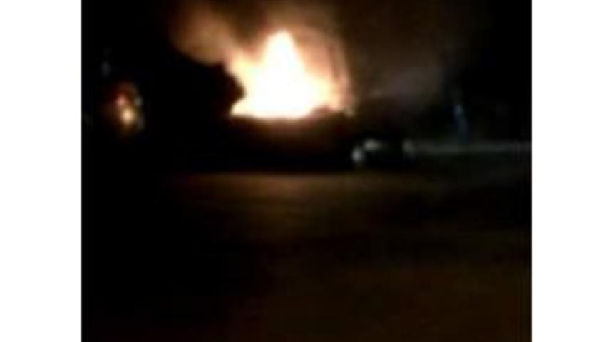 Yanan Otomobili Vatandaşlar S&ouml;nd&uuml;rd&uuml;