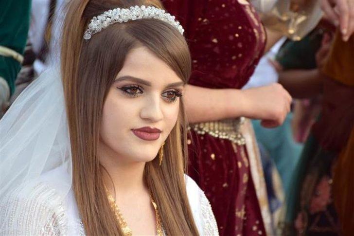 Kilolarca altın ve para takıldı! Aşiret kızının düğünü dudak uçuklattı G1