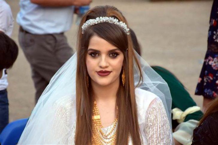 Kilolarca altın ve para takıldı! Aşiret kızının düğünü dudak uçuklattı G4