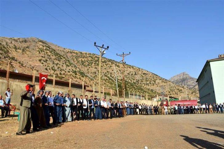 Kilolarca altın ve para takıldı! Aşiret kızının düğünü dudak uçuklattı G5