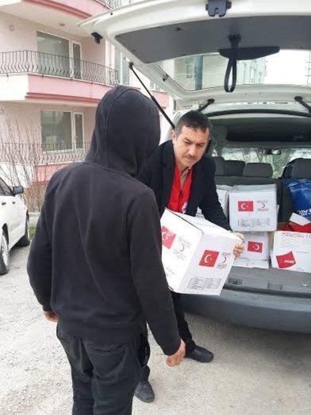 Kızılay’dan Mültecilere Gıda Yardımı