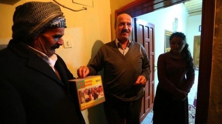 Edremit&rsquo;te &ldquo;&ouml;calan&rsquo;a &Ouml;zg&uuml;rl&uuml;k, Kobani&rsquo;ye Yardım&rdquo; Kampanyası