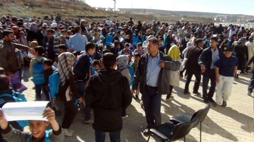 Midyat Kaymakamı Bing&ouml;l, Suriyeli Ve Iraklı &Ouml;ğrencilerle Birlikte Karne Sevincini Yaşadı