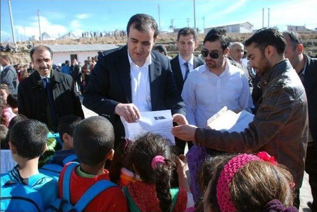 Midyat Kaymakamı Bingöl, Suriyeli Ve Iraklı Öğrencilerle Birlikte Karne Sevincini Yaşadı